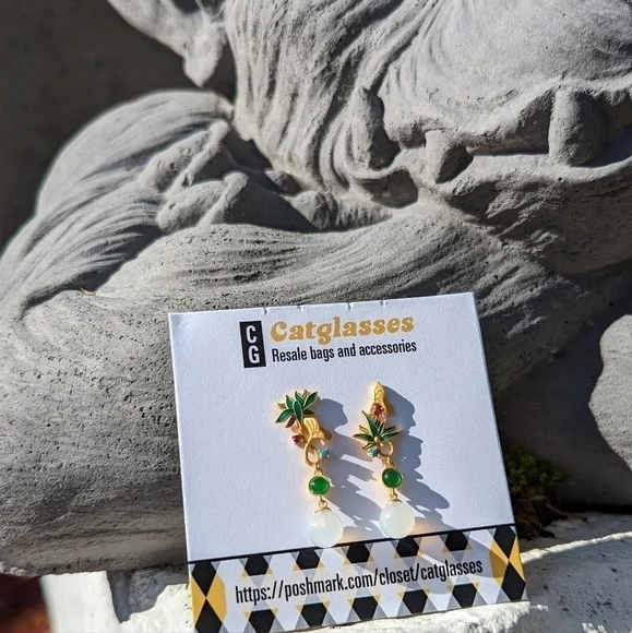 ASYMMETRICAL lotus 🪷 pendant earrings - Picture 4 of 5